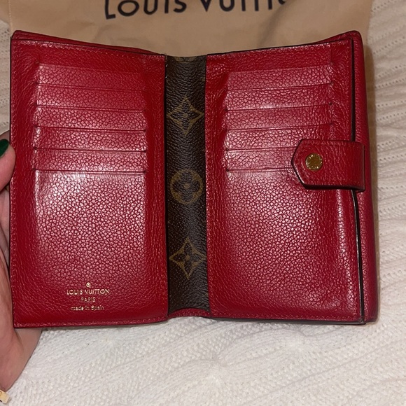 Louis Vuitton Wallet - Picture 4 of 17